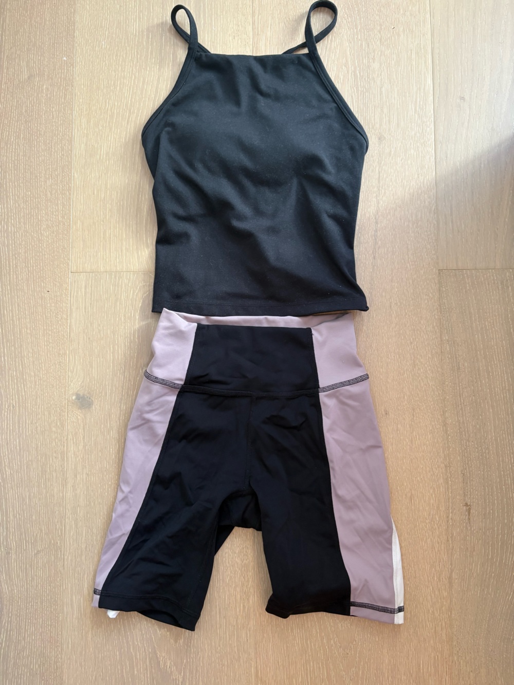 Gilly Hicks Set